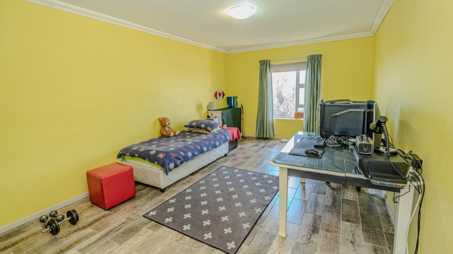 6 Bedroom Property for Sale in Vredekloof Heights Western Cape